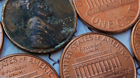 All pre-1982 Lincoln Memorial pennies are worth keeping. photo by by dno1967b on Flickr old-pennies-memorial