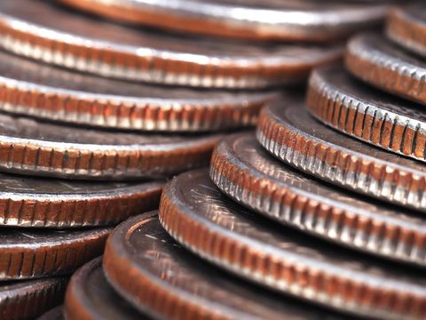A close of the edges and rims of non-silver clad quarters.